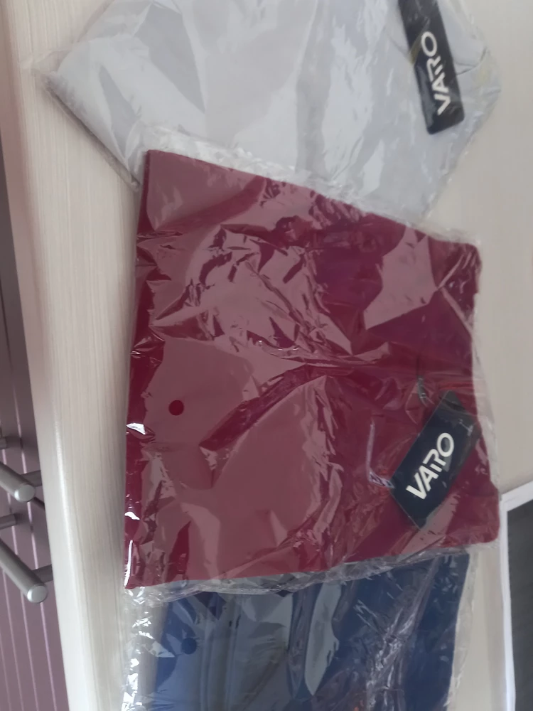 Качество супер,цвет тоже пока не стирала,потом оставлю ещё вызов.планирую ещё заказать