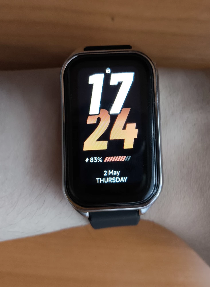 Есть забоина. На Xiaomi smart band 8 active прошло