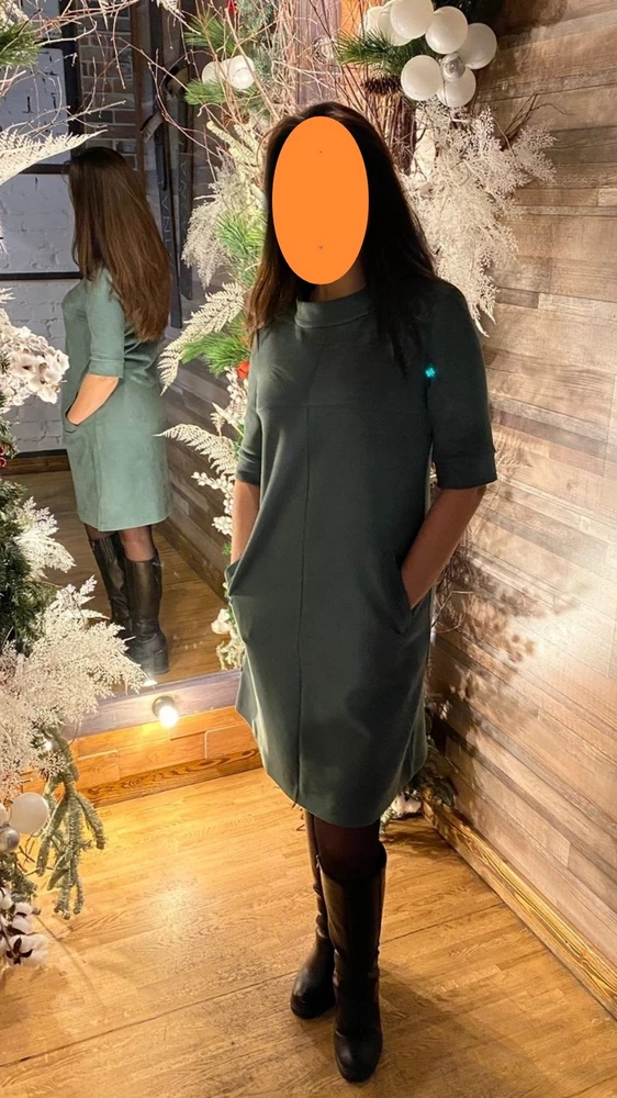 Ткань плотная (типа замши) держит форму. Заказывала 42, 44 и 46 размер (у 42 оказалась ткань потоньше, хотя плотнее смотрится лучше). Оставила 42. Попа неплоская и сзади ровно не ложиться даже в 46 размере. Мои параметры 94-73-97. Рост 168 см.