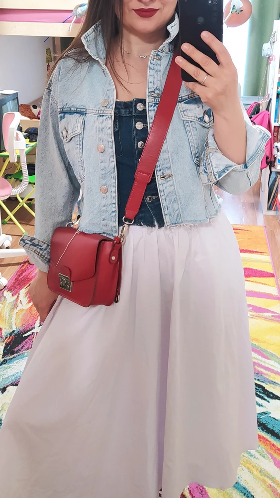 Классный топ-корсет. На ОГ/ОТ 95/73 см взяла XL . Считаю, с размером не ошиблась. Сидит плотно, но комфортно, не давит. Пробовала носить на рубашку, тоже всё отлично.