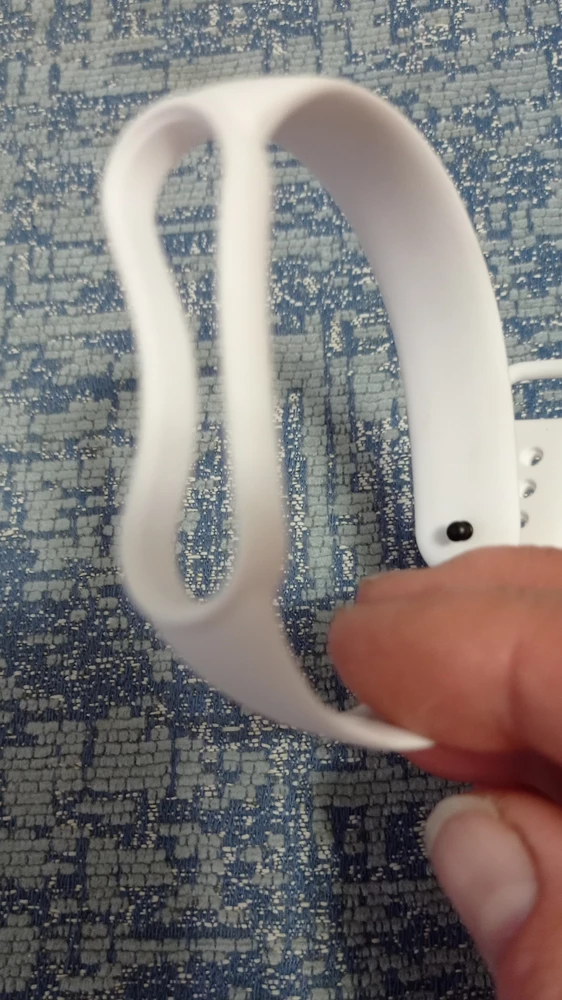 У меня часы MI band5, ремешок подошёл 
Силикон жестковатый....но бюджетный вариант