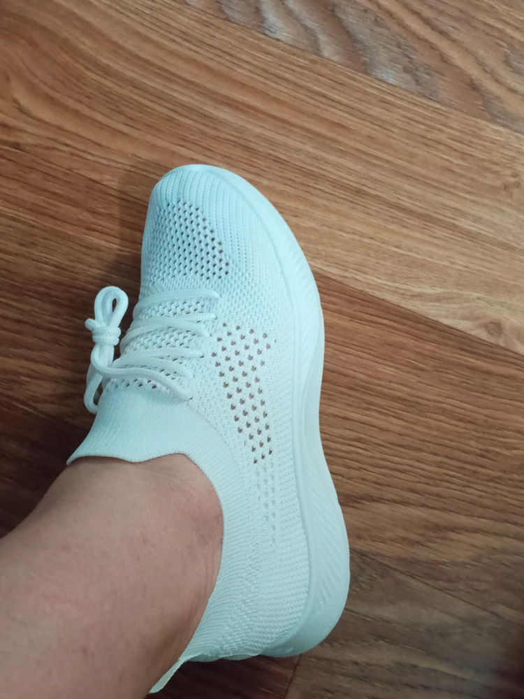 Прикольные, не маломеоят, на широкую ногу. Единственное, убрала стельку, мне с ней не комфортно. Поменяю на обычную кожаную.