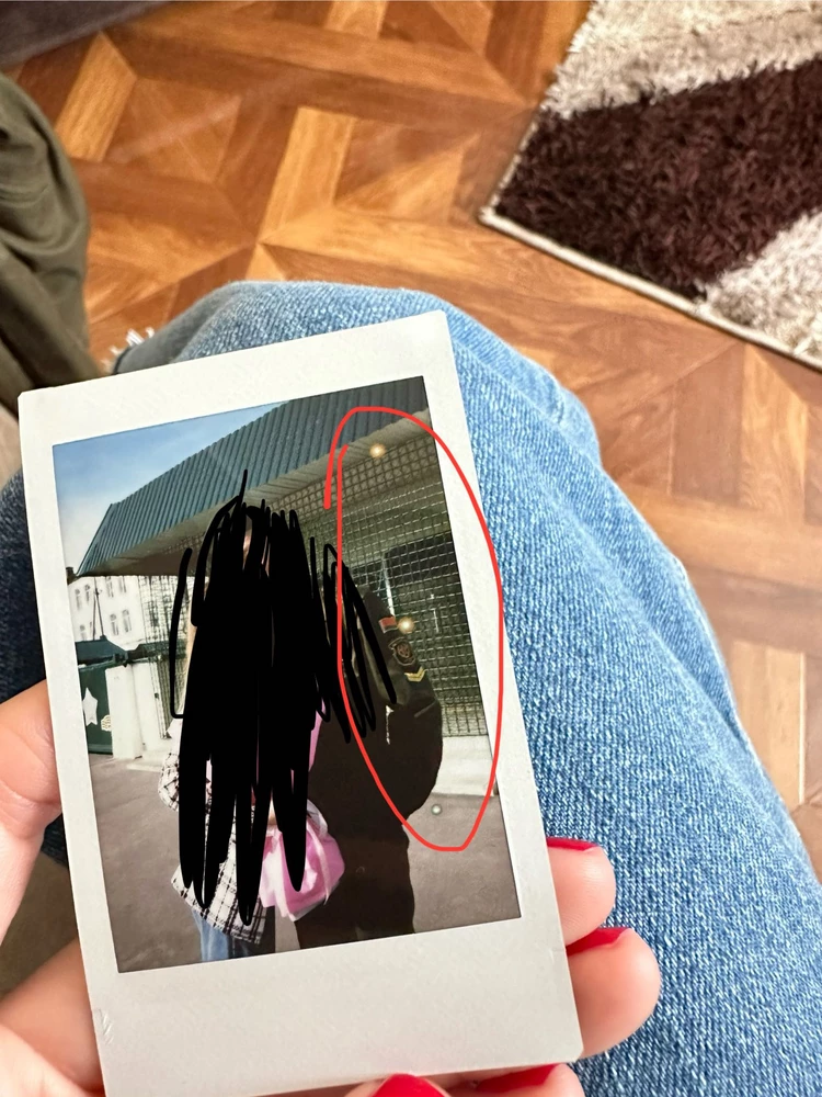 Всегда брала тут картриджи, все было супер. В этот раз брак( на все фотокаточках такие точки сбоку!! Неприятно!(