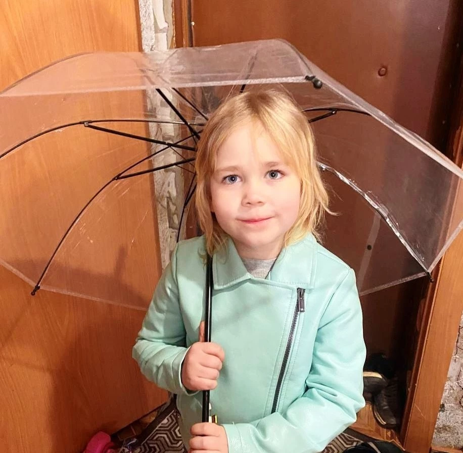 Классный зонтик. Дочь в восторге с ним не расстаётся.