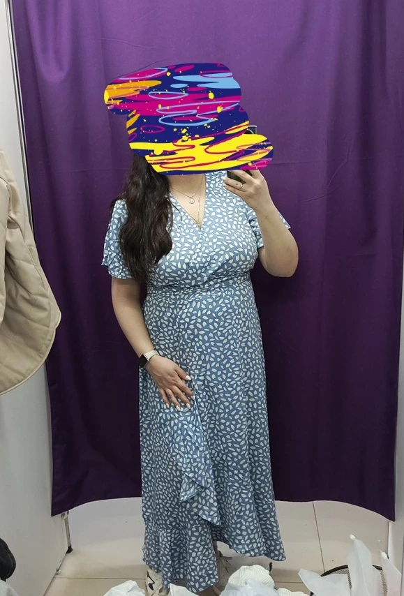 Платье очень красивое, качественно сшито, приятное к телу. Для беременных отлично подойдет, но только из-за большого размера очень длинное (мой рост 164), поэтому отказ