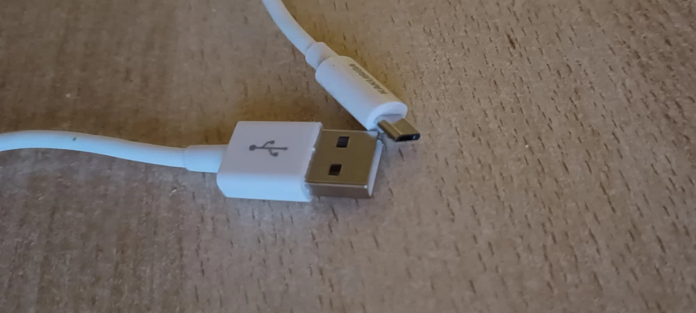 Кошмар, пришло вообще непонятно что, товар не соответствует лоту, откуда micro-usb, еще и длиной от силы сантиметров 50