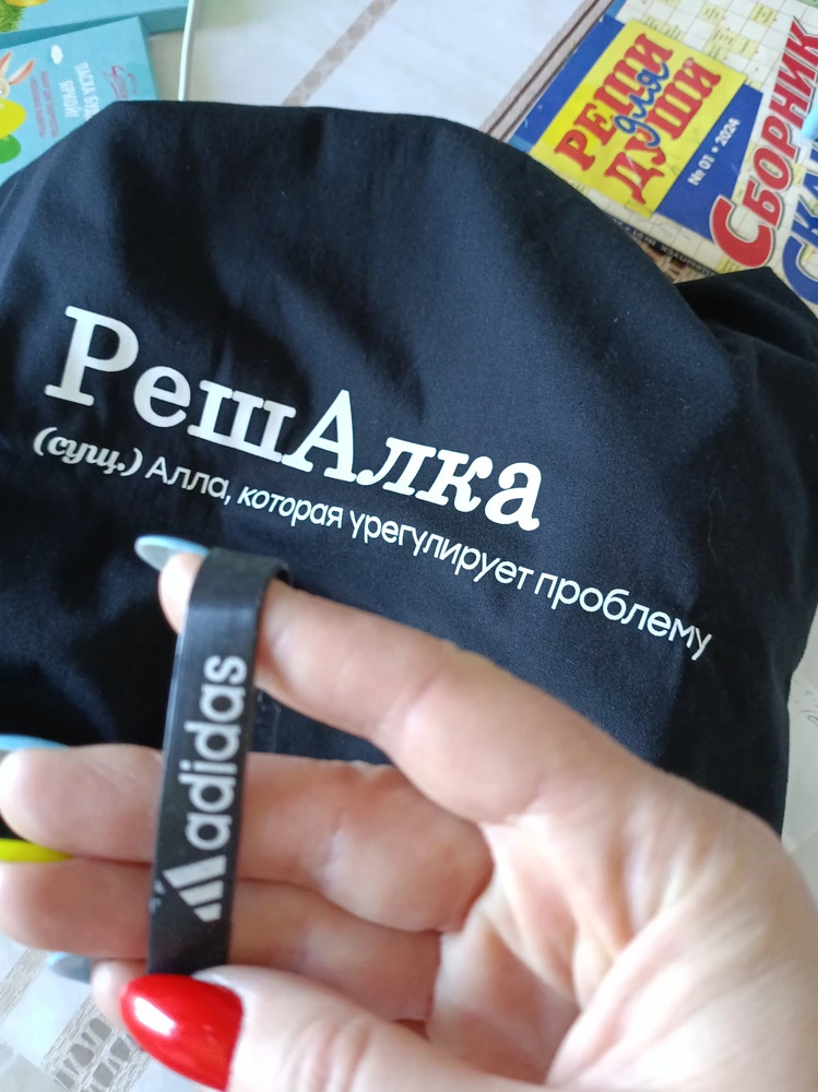 Футболку взяла в подарок. 
Спасибо Диане за упаковку и подарок в виде браслета, ну и за положительные эмоции. 👍😄