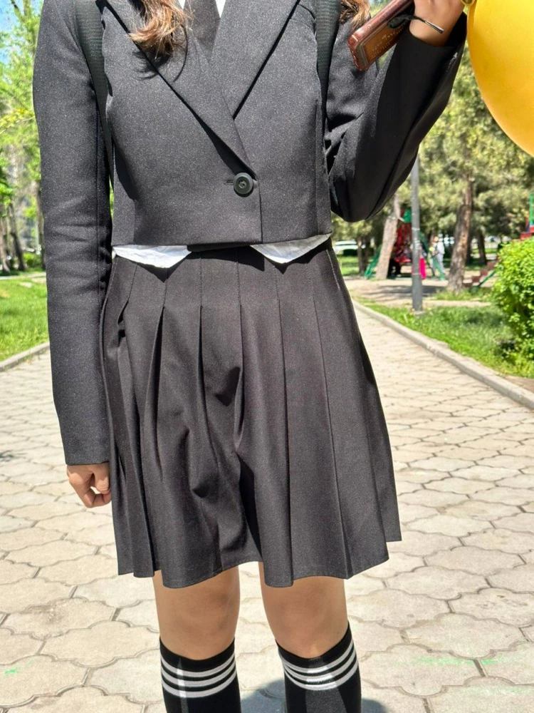 Заказала дочке в школу, ткань приятная и после стирки выглядит соответствующе .Конечно же рекомендую к покупке