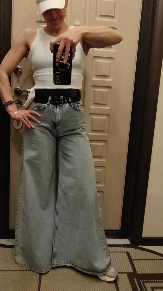 Крутые джинсы, по фигуре сели идеально, хотя мне трудно подобрать, всегда в талии широки. Джинса плотная. 🔥