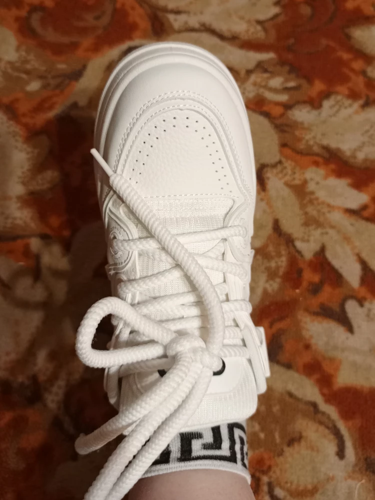 Кроссовки классные!!! Брала 41 размер, сели свободно и это нормально .т.к нога отекает и ни где не будет жать, качество отличное. Спасибо большое