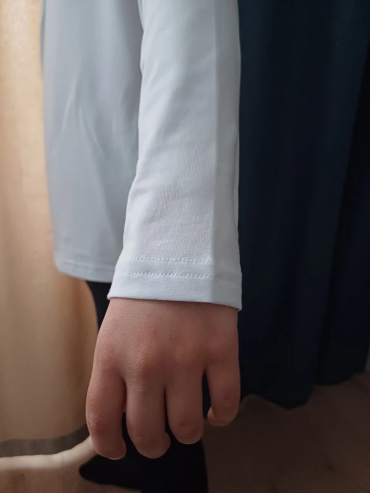 Эта рубашка - поло с длинным рукавом для мальчика очень порадовала! Понравилось качество - материал приятный и удобный, рукава и воротник хорошо держат форму даже после стирок. Спасибо за отличный товар!