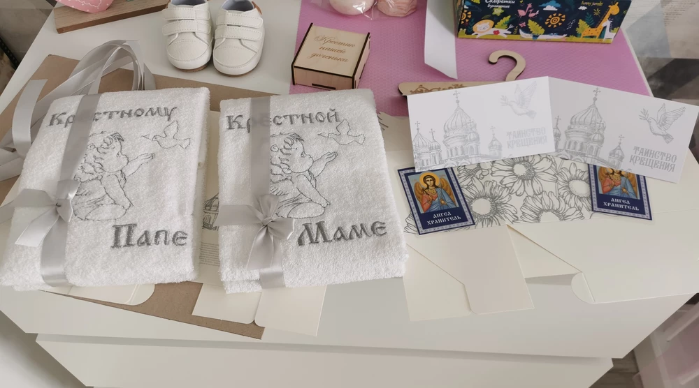 Просто потрясающий набор!Все очень продумано,выполнено качественно,упаковано тоже все так,что доставлено все цело и невредимо!Такие подарки крёстным будут на радость!И цена тоже очень приятная! Спасибо большое производителю за такое чудо!