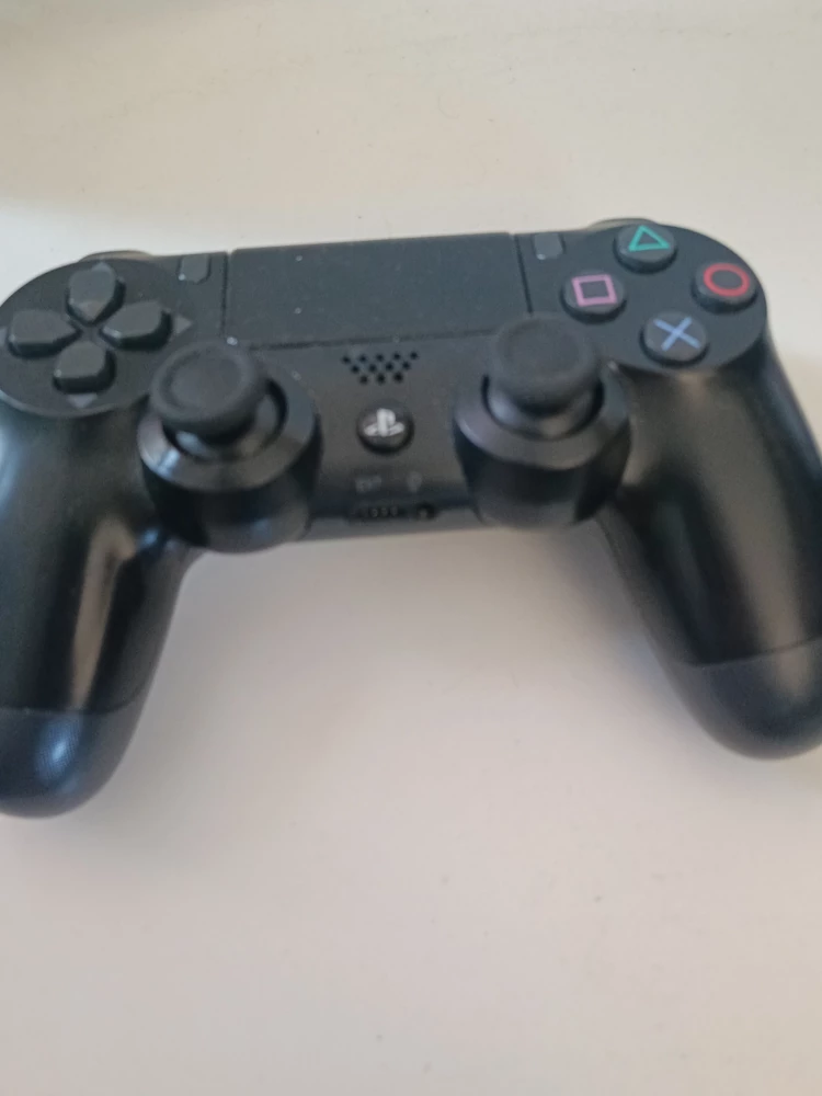 Установил их на dualshock 4  не возникло никакие проблем при установке хорошее качество