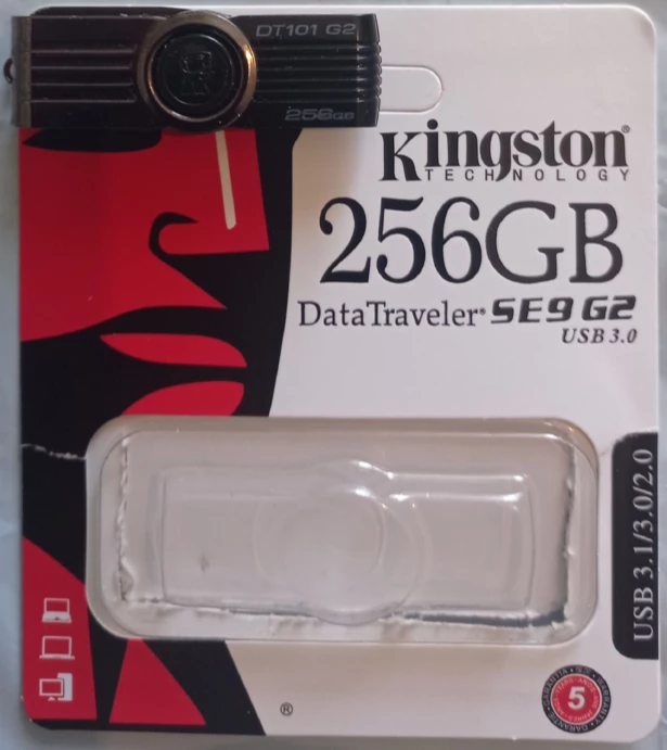 Эти USB накопители, 100% подделка, это не Kingston, мало того они бракованные. Заявленных 256гб, там нет даже приблизительно, в лучшем случае Вам подсунут Флешку на 2 или 4гб. Которые ещё будут и неправильно работать. Это то, что получила конкретно Я, при покупке у продавца (FLASH MAX). Я, всем советую 7 подумать или больше, прежде чем покупать хоть что нибуть у этого продавца. Попытки возврата товара, не увенчались успехом. Видимо продавцу, абсолютно наплевать на репутацию, лишь была прибыль! Можно только догадываться, какие еще товары, сомнительного качества, будут нам предложены??? Не повторяйте моих ошибок.