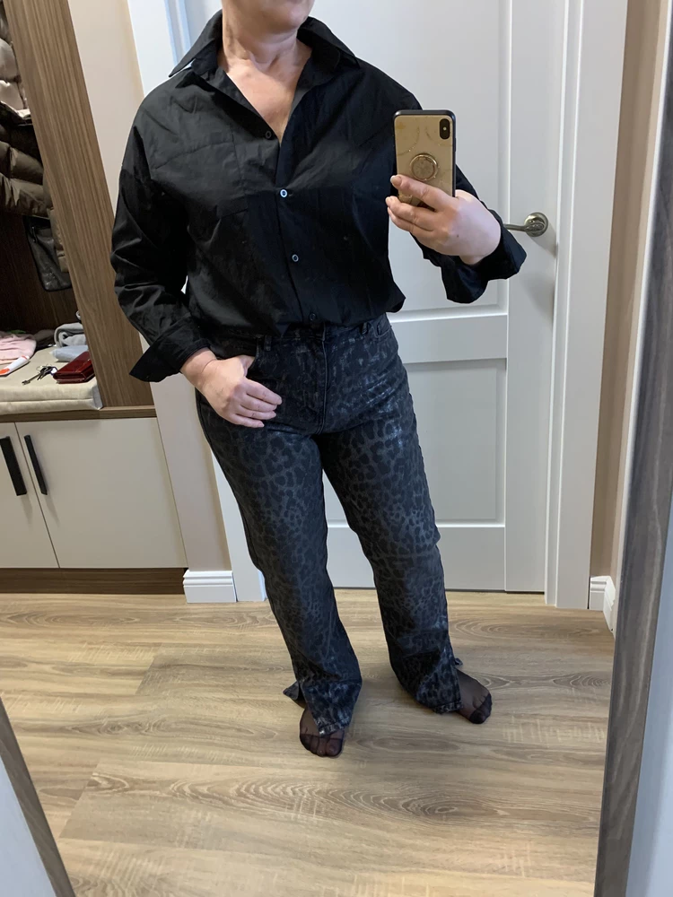 Рубашка подошла. Наверное мнется. Но коассику в гардеробе иметь надо!