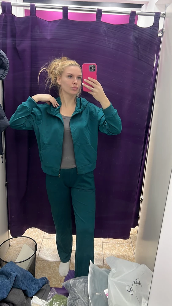 Хороший костюм, выбрала черный такую жа модель