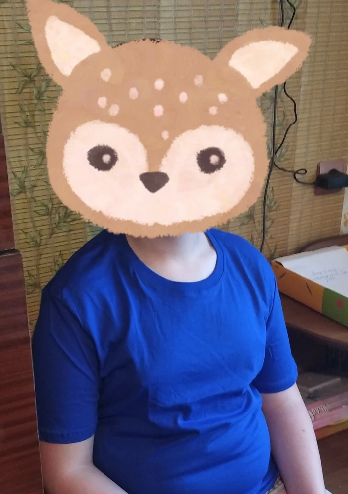 Сыну подошла. Единственное когда брала в прошлом году Красную и зелёную ткань была плотнее. И стоило дешевле. А сейчас всё как всегда. Хорошо что не просвечивает