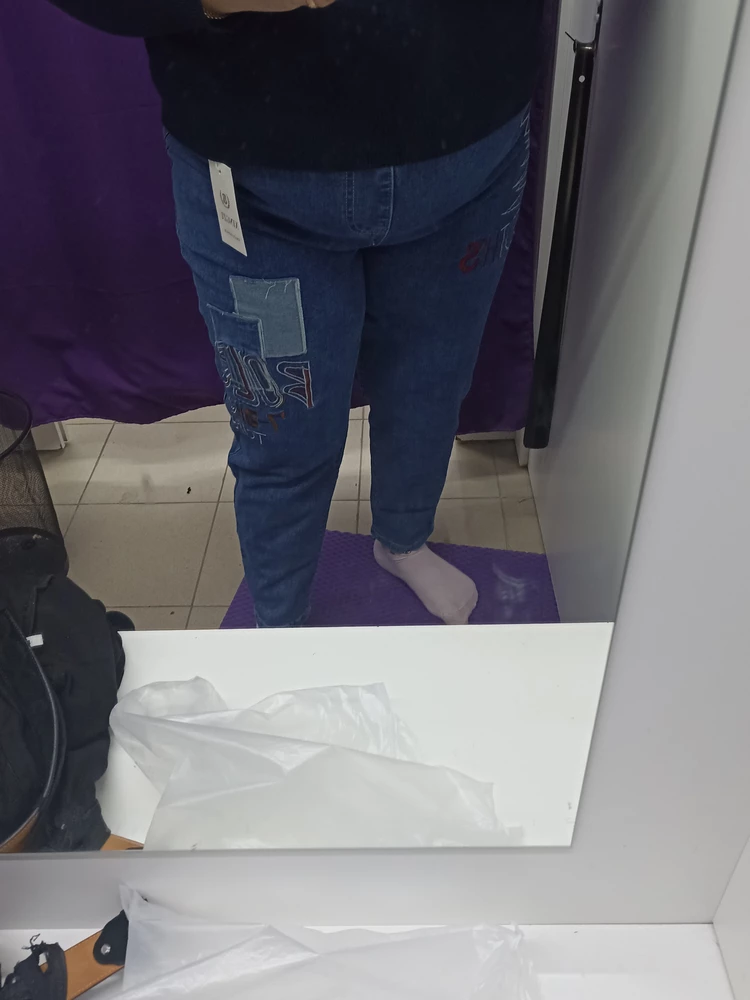 Тонкие,облегающие.Красиво будут смотреться на тех,у кого отсутствует живот,а не так как на мне  😂