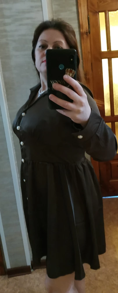 Платье очень красивое. Отличное качество ткани, приятная к телу. Швы ровные, аккуратные. Удачный фасон, скрывает недостатки.