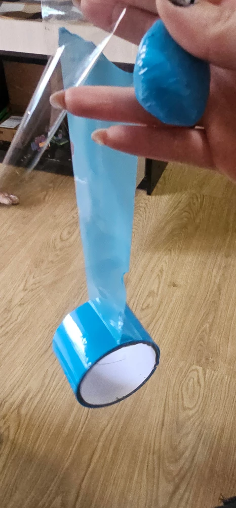 Не соответствуют заявленного.в видео мотаюсь с рулона а здесь разматываеш ленту и уже снег накатывает.что кстати крайне неудобно