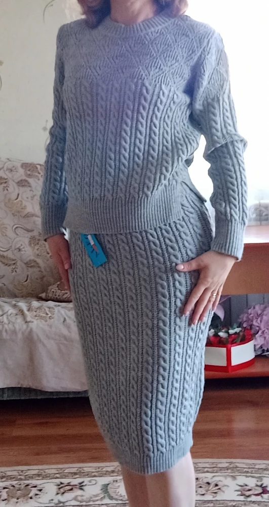 Классный костюм! Очень мягкий, комфортный🥰Мой размер 44, рост157. Думаю комплект подойдëт на 44-46, 48 будет в облипку, а 40-42 утонут. Какой он приятный! Снимать не хочется! А цена!!!! 858р 🔥🔥🔥СПАСИБО!