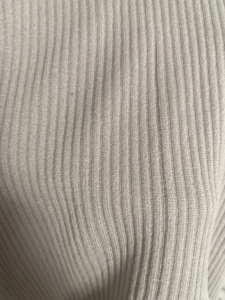 Лосины классные, мягкие и удобные, но к сожалению как и у многих пошла стрелка в первый же день носки🙈