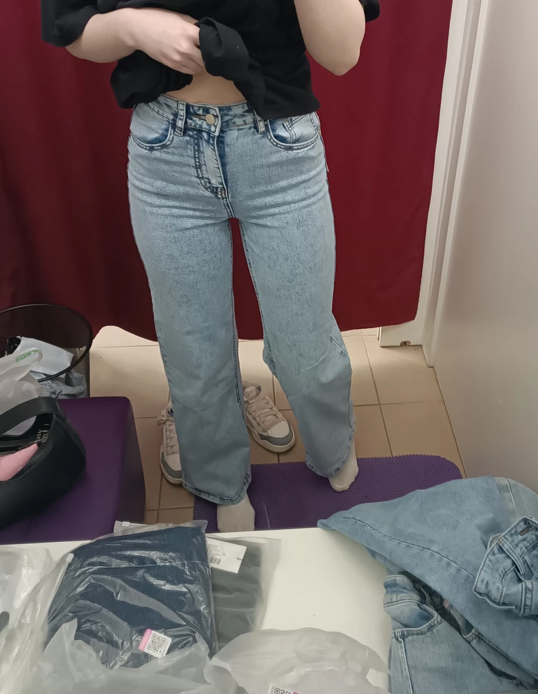 очень тонкая ткань, дёшево выглядит, отказ