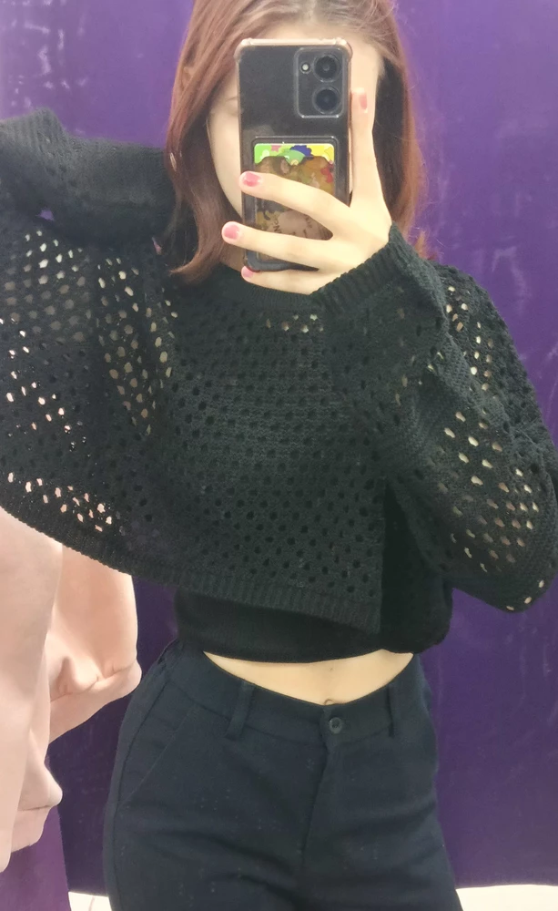 хорошая кофточка. кстати думала, что она вообще не греет тк в дырочку, но нет, греет достаточно хорошо. рост у меня 161см