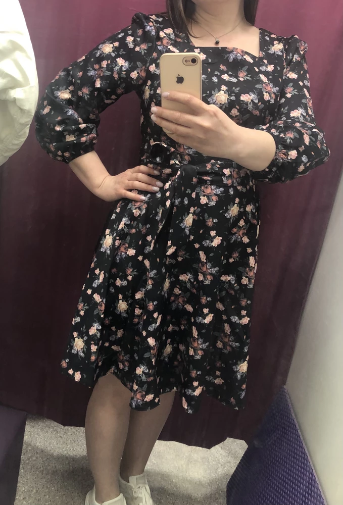 Платье классное. На 100/85/110 взяла 50 размер. В размер. Рукав примерно 3/4. Материал шикарный, не электролизуется. Принт соответствует. К сожалению отказалась, на мне сидит не очень. Такой фасон больше подойдет худым девушкам, и тем у кого нет животика. Я со своими парамметрами как баба на чайнике в нем.