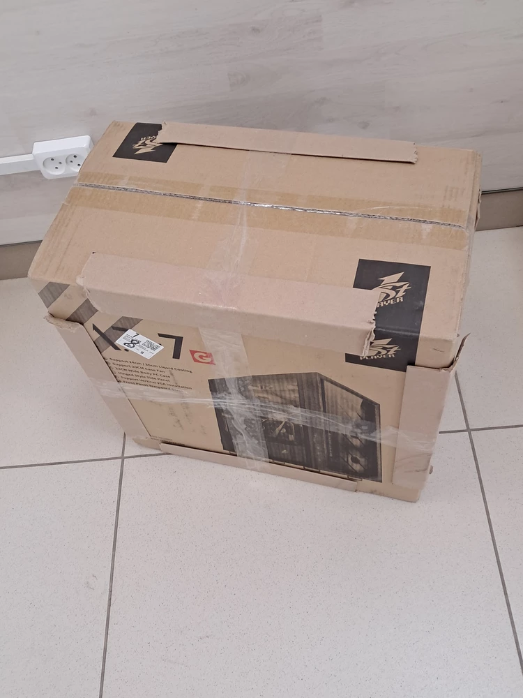 Товар пришёл на день. Раньше. Пришёл в целости и сохранности брал в подарок ребёнку на день рождения. Ребёнок доволен. Всё летает, всё работает отлично. Тихий бесшумный компьютер.