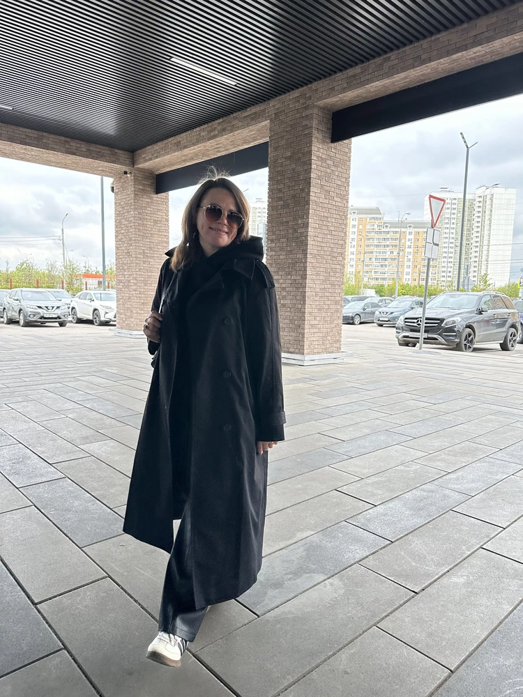 Прям влюбилась в плащ!) Идет в размер, материал качественный, пришел не помятый☝️Рекомендую к покупке🙌