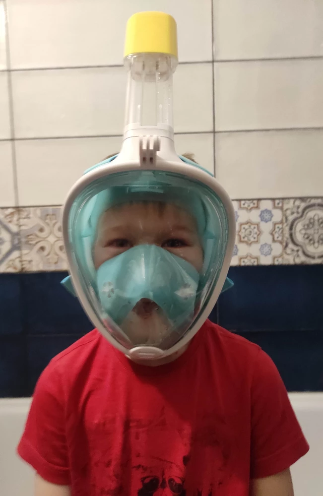 Воду не пропускает. Ребенок очень доволен. Спасибо