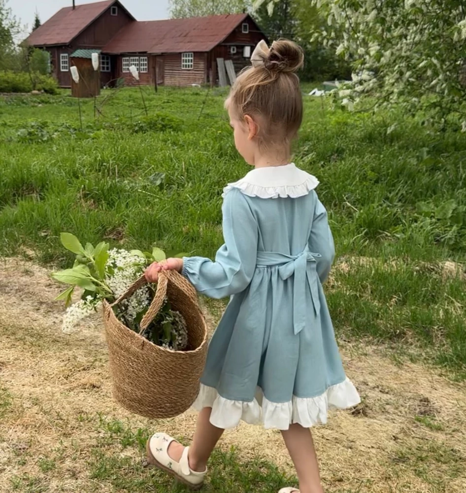 Платье шикарное! Цвет небесный, очень красиво смотрится. Ткань приятная, правда лен. На лето идеально, можно вместе с кофточкой надеть вечером. Размер 104-110 подошел на рост 105. Один восторг!