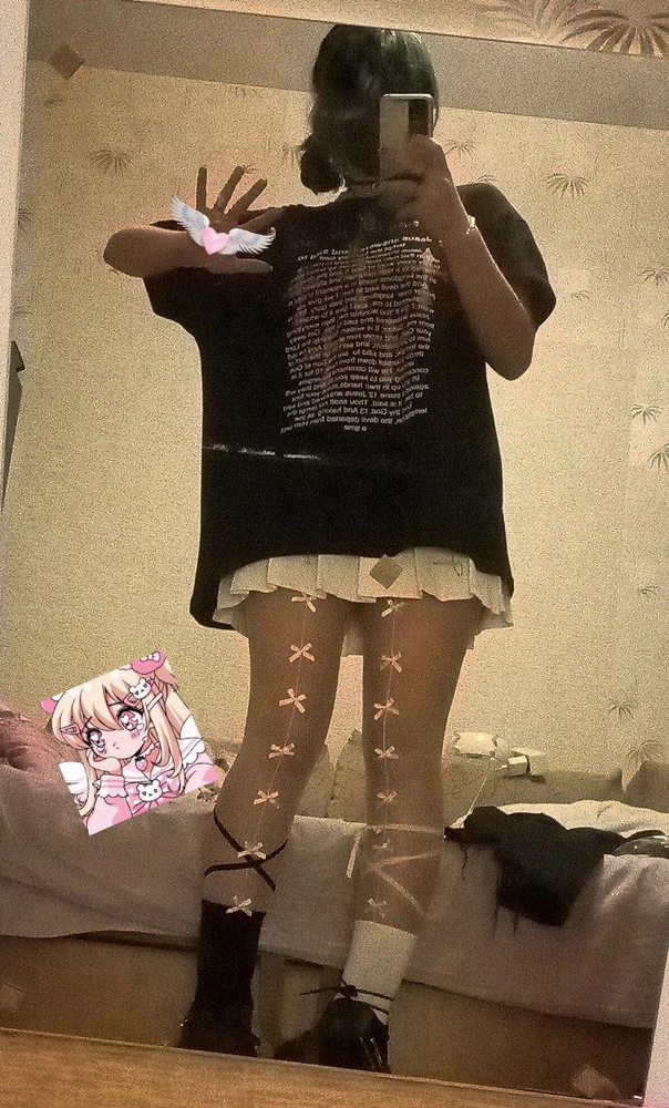 настолько прекрасная футболка вау
думала будет маленькая (особенно рукава) 2хл, но нет, всё отлично. 
принт крутой, пока не стирала, но думаю всё будет хорошо. 
в футболке комфортно и просто прекрасно, спасибо^ <3