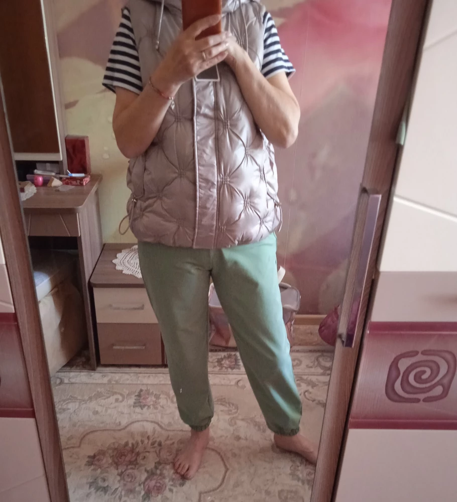 Всё соответствует описанию, доставка и качество на высоте. У меня 46-48, взяла последний размерL(44-46) тоже нормально. (Но если бы были размеры, взяла бы 46-48) тогда было бы пообъёмней. (Рост167,о.г90,о.б98,тал.74