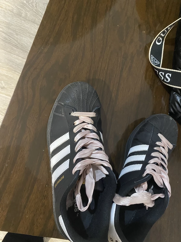 Ужас, проносила 3 дня интенсивной носки , и вот что...... Всё отклеилось, качество ужасное, я тоже думала, что у маня всё будет хорошо, но нет, не берите