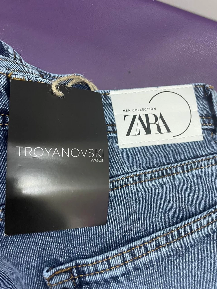 ДД.  Ну во первых это не те джинсы, лейбл на джинсах один ZARA, а бирка от Troyanovski. Качество джинсы ниже среднего, петли не обметаны, фурнитура -дешевая, молнию заедает при застегивании. Размерная сетка соответствует, хотя можно было брать и на размер меньше. Возврат