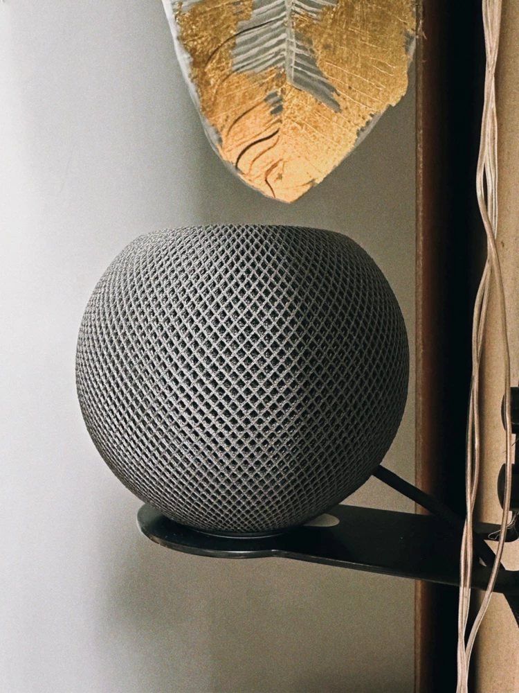 Кронштейн отлично подошел к колонке HomePod mini 
Спасибо за товар 🙌🏼
К качеству, доставке, упаковке- претензий нет. 
В комплекет всё необходимое для монтажа 🙌🏼