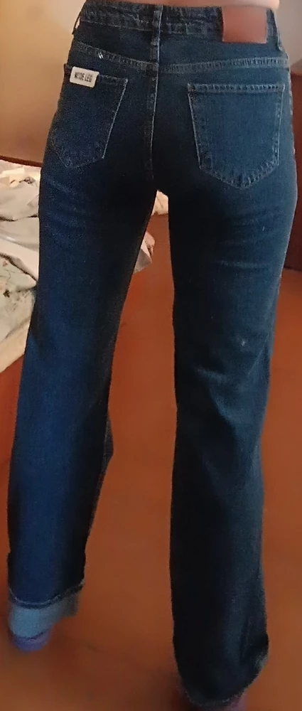 Лучшие джинсы что мне поподались, ткань плотная, пошив качественный, на рост 182 👍👍👍. 
Спасибо огромное за такую вещь. Взяла двое.