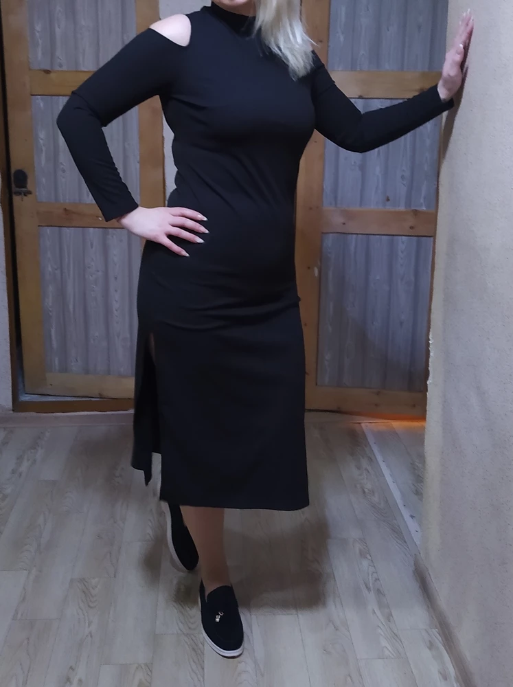 Шикарное платье. За такую цену просто находка .