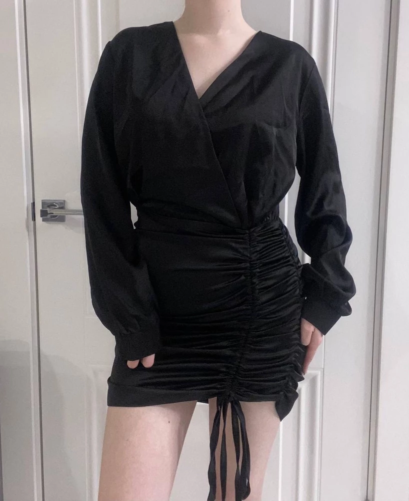 Платье понравилось, качественное, село отлично