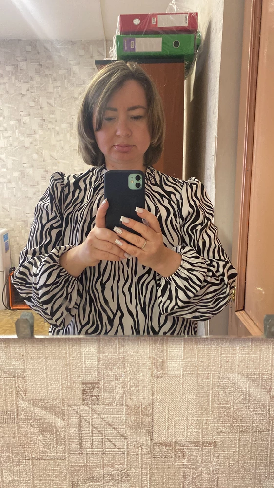 Хорошая, материал приятный, почти не мнется