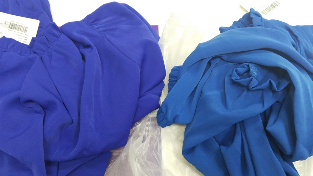 Заказала 2 блузки разных размеров, но одна пришла синяя, а другая голубая. От голубой отказалась, буду заказывать снова.