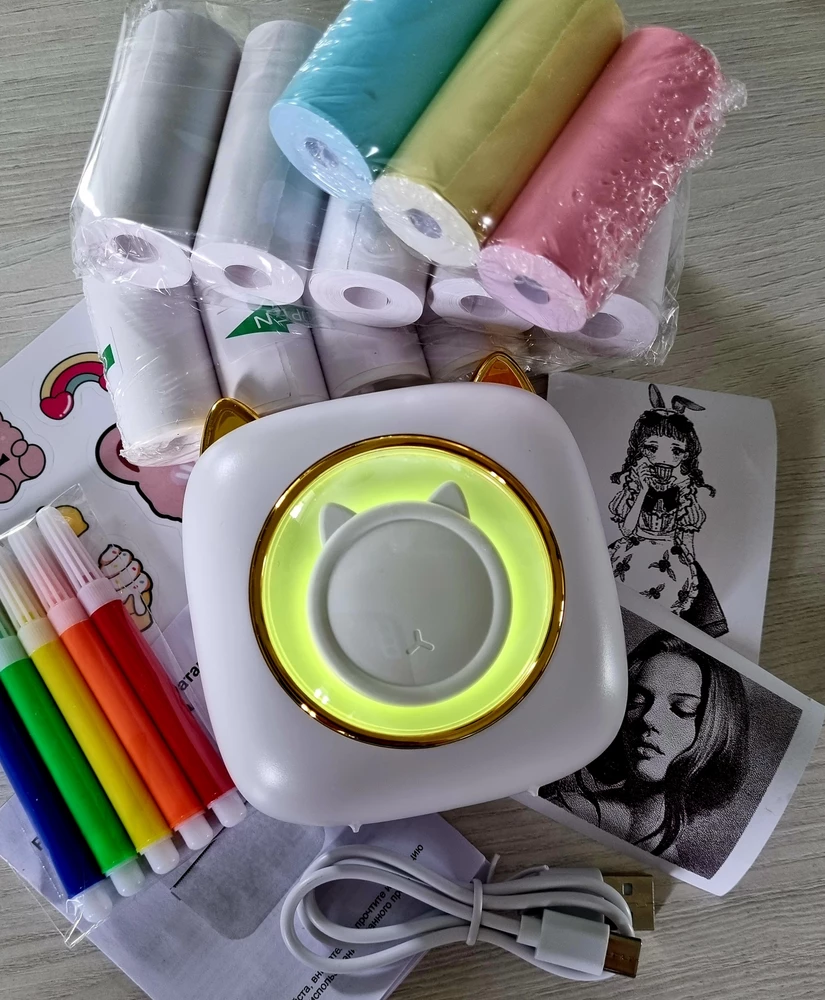 Купила данную модель потому что это не только принтер, но и ночник, с разной подсветкой! Осуществила мечту ребенка) набор большой, все есть в запасе. Печатаем фотки, картинки, играем, качество на высоте. На ночь оставляем ночник. Зарядки хватает на очень долгое время.