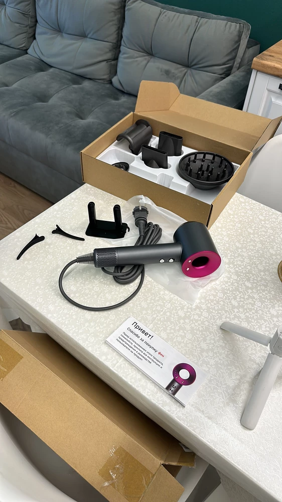 Фен просто супер , я очень довольна, сущит мои волосы по попу за 7 минут , я в шоке )) рекомендую