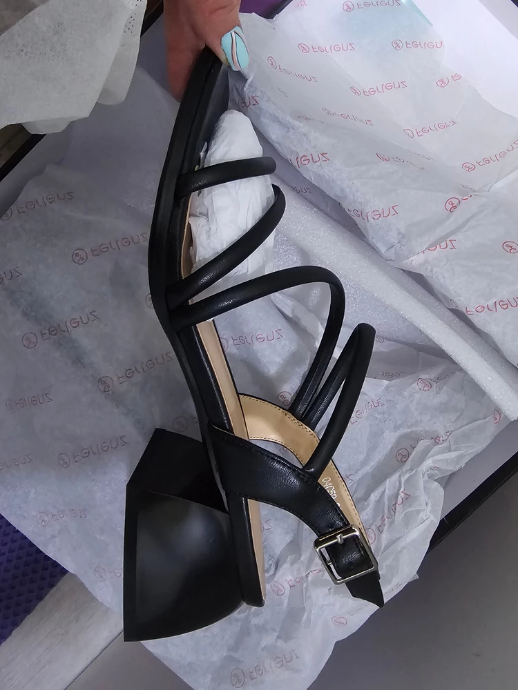 Босоножки понравились. Красивые, стильные, каблук устойчивый, комфортный. К покупке рекомендую