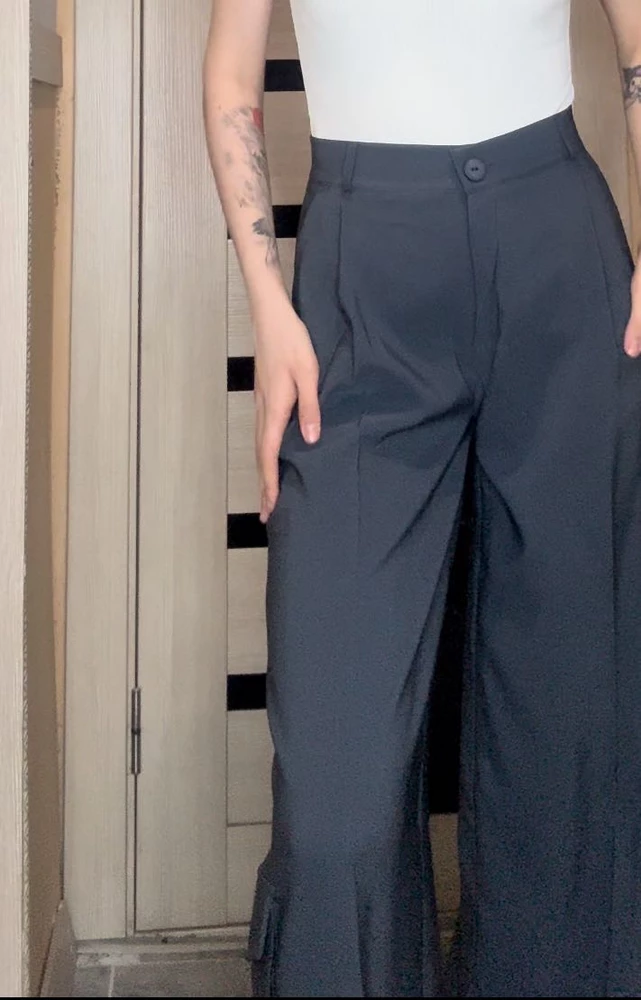 Брюки классные. Правда длинные придется ушивать. Размер хорошо сел.