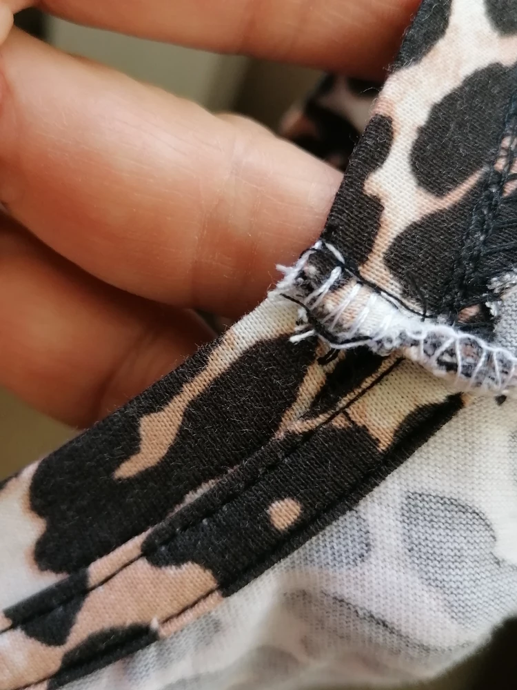 Неплохая футболка, но за обработку горловины снимаю звезду