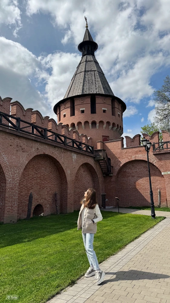 Жилетка хорошая, но качетсво не из лучших ) скаталась в катышки за неделю носки