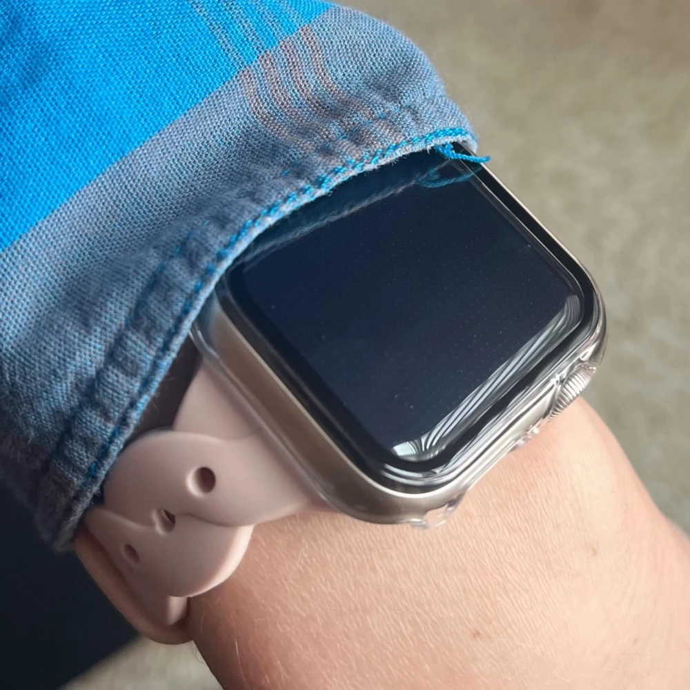 Достойный чехол для Apple Watch)